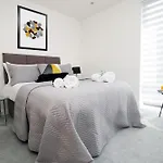 Dray Court - Luxury 2 Bedroom Apartment