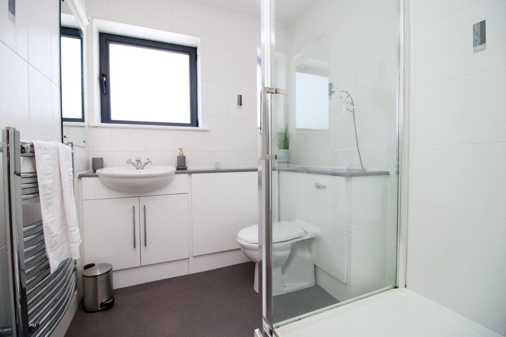 Dray Court - Luxury 2 Bedroom Apartment *